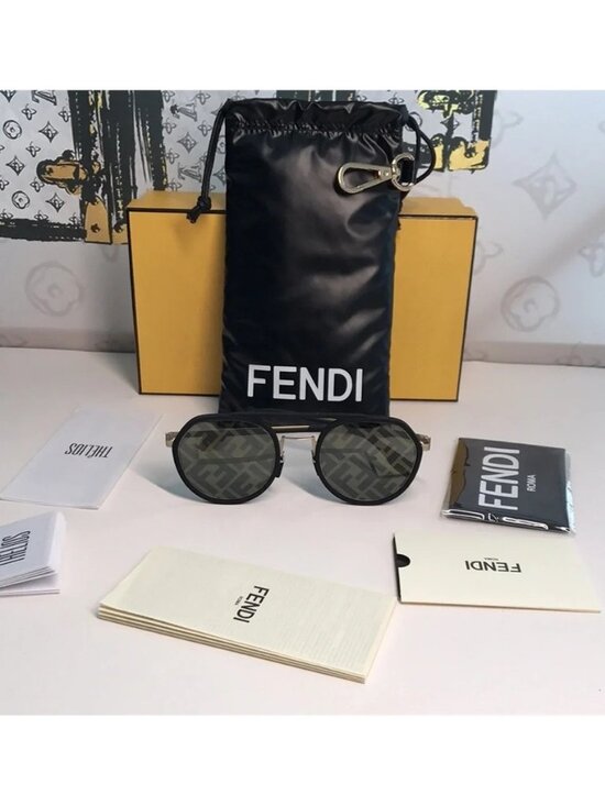 NEW  AUTHENTIC Fendi FE40040U 02C Pattern Pilot Sunglasses – Black / Grey main image 5
